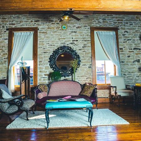 Upstairs Inn Hico Екстериор снимка