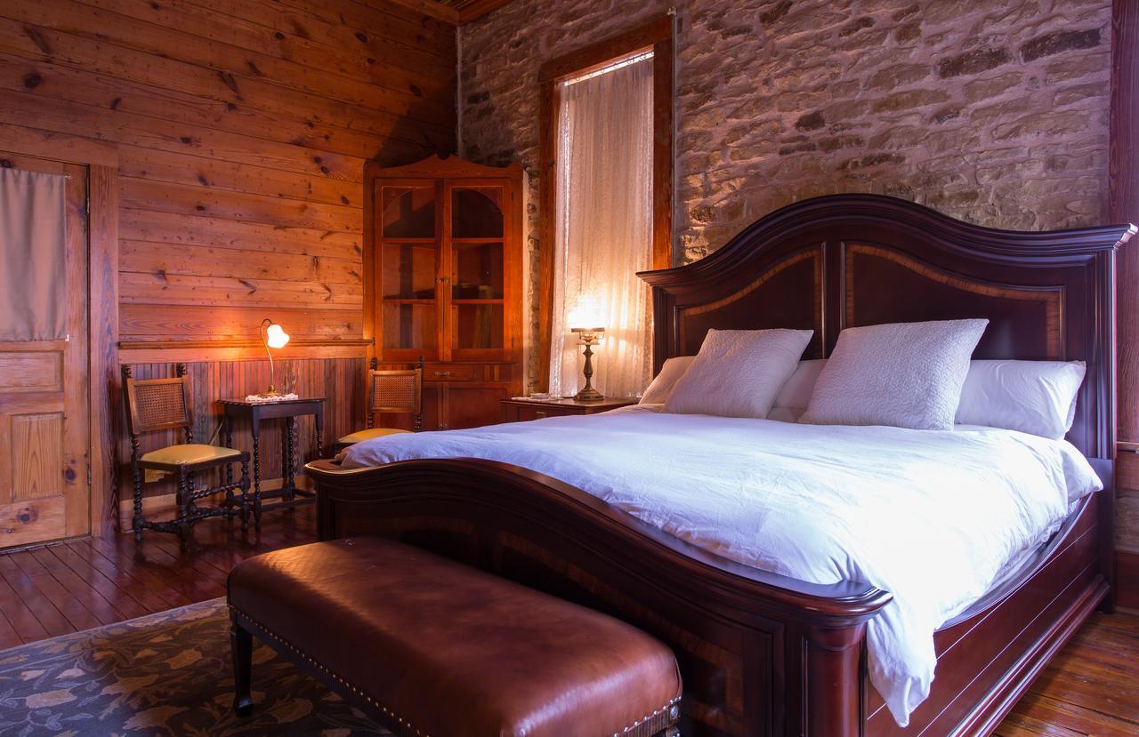 Upstairs Inn Hico Екстериор снимка