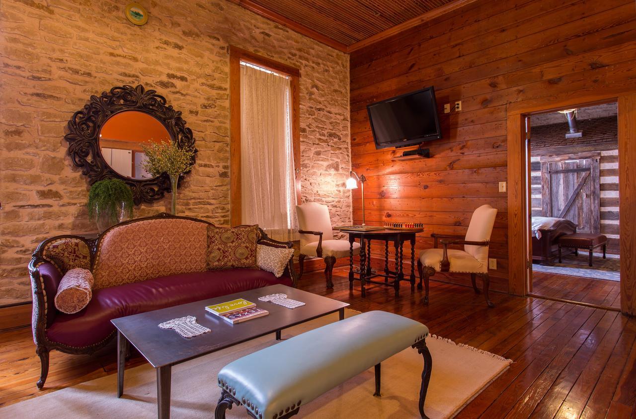 Upstairs Inn Hico Екстериор снимка