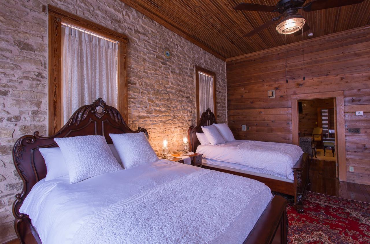 Upstairs Inn Hico Екстериор снимка