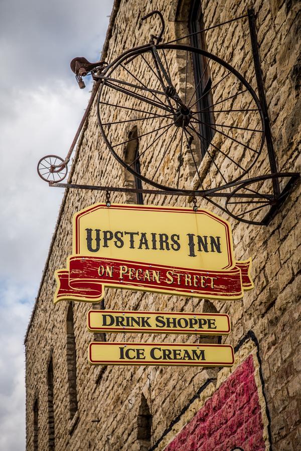 Upstairs Inn Hico Екстериор снимка