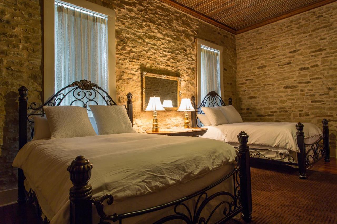 Upstairs Inn Hico Екстериор снимка