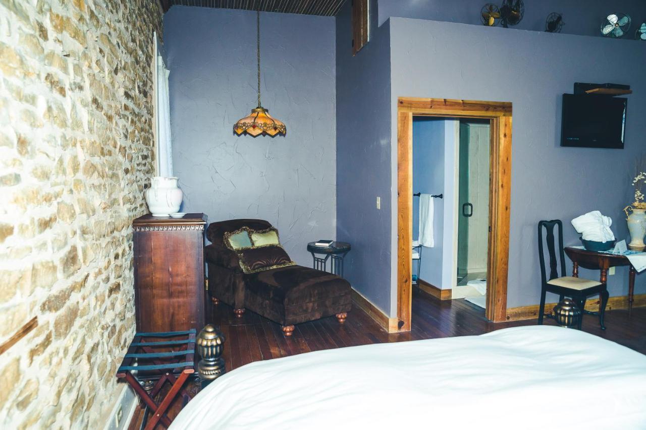 Upstairs Inn Hico Екстериор снимка