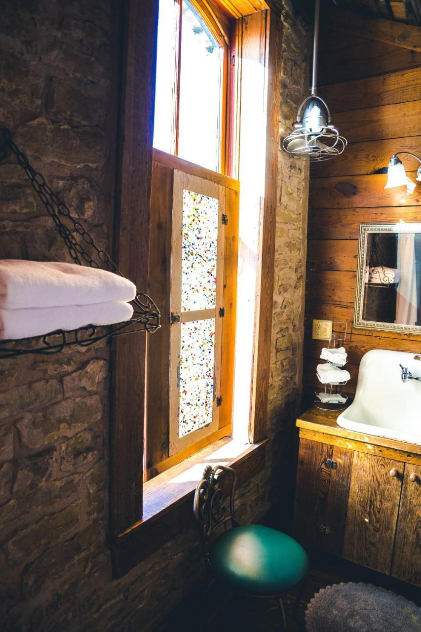 Upstairs Inn Hico Екстериор снимка