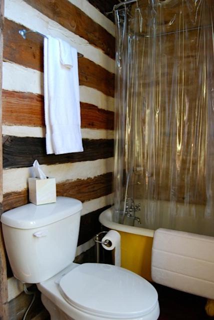 Upstairs Inn Hico Екстериор снимка